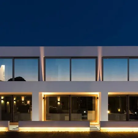 Leblanc Luxurious Beachfront By Goutos Luxury Living ארמיוני