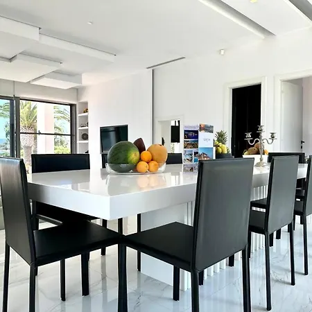 Leblanc Luxurious Beachfront By Goutos Luxury Living ארמיוני