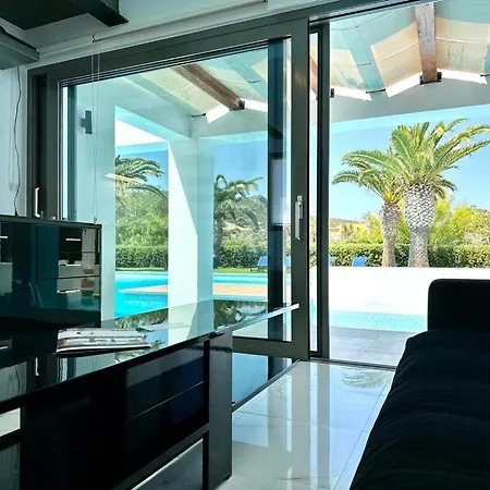 Leblanc Luxurious Beachfront By Goutos Luxury Living וילה