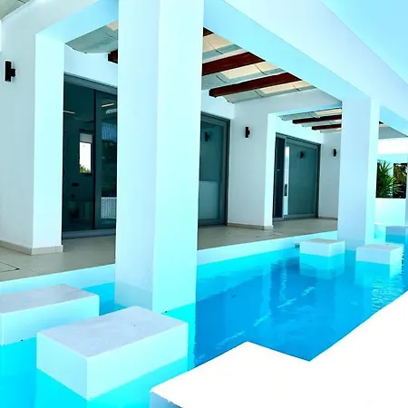 וילה Leblanc Luxurious Beachfront By Goutos Luxury Living