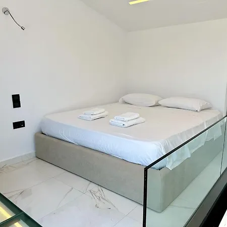 Leblanc Luxurious Beachfront By Goutos Luxury Living וילה ארמיוני